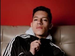 Experience hot moments with thiagos19_vc, a sexy guy.