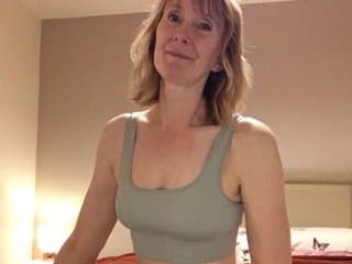 Watch webcam girl small tits milfs AnnaRaye in nude chat