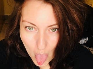 Curvy cam girl offer intimate 1on1 shows - book Curvygirllouisa's one on one