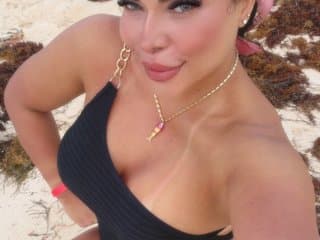 Join Gema_Hills for small tits milfs.