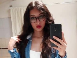 Join petite girl HeilyMoon for 1v1 flirtation and teasing