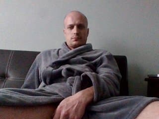 Escape with Moggleflop's sex cam 1v1 and connect with a fun guy.