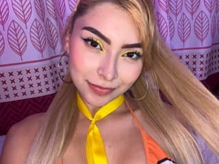 NatalieSterling enjoys 1on1 chats with cute teens on private cams.