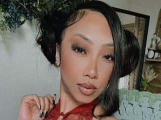 Jump in with chick PreeminentJesss for playful chats and hot 1 on 1 sex cam sessions.