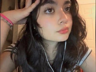 American bbw cam girls offering intimate 1 on 1 sex shows with aniieandellie.