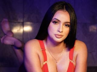 Join EmilyParkerr for petite girls offering intimate one-on-one shows.